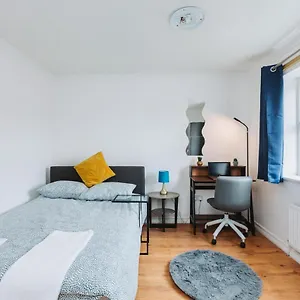 Homestay Double With Private Bathroom, Parking & Wifi, Barking (Greater London)