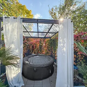 Holiday home Modern 2bed Pad W/ Hot Tub, Barking (Greater London)