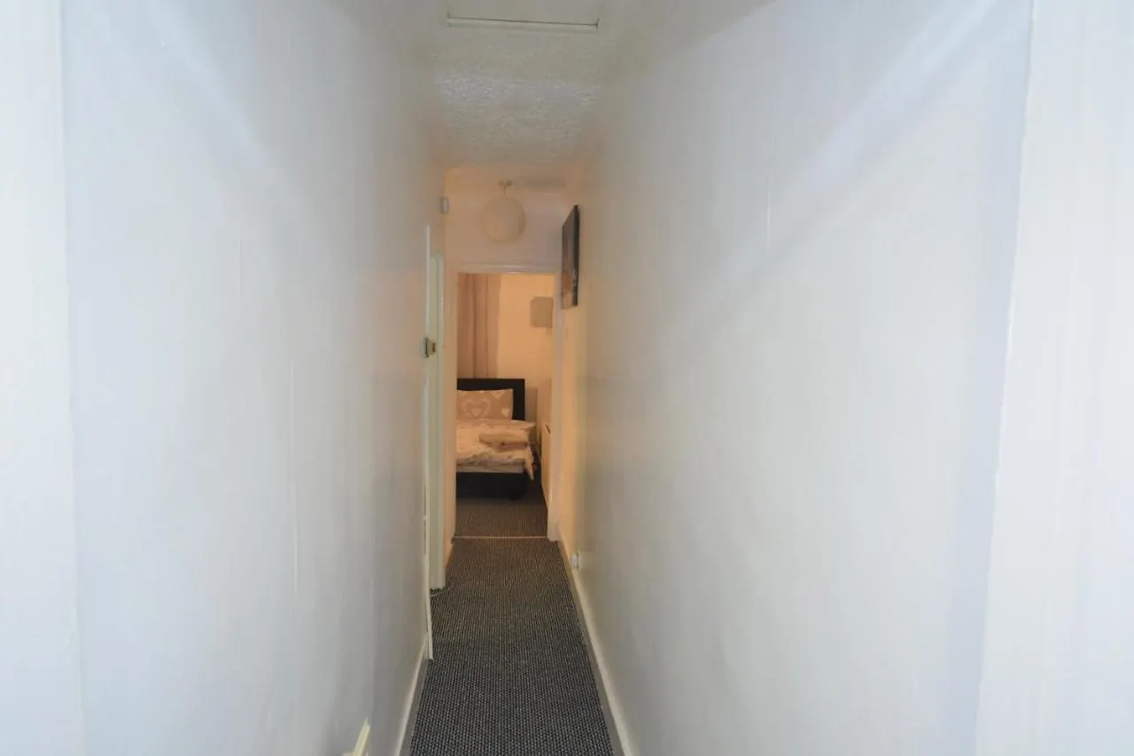 Lovely 3 Bedroom House Near Barking Station Holiday home Barking (Greater London)