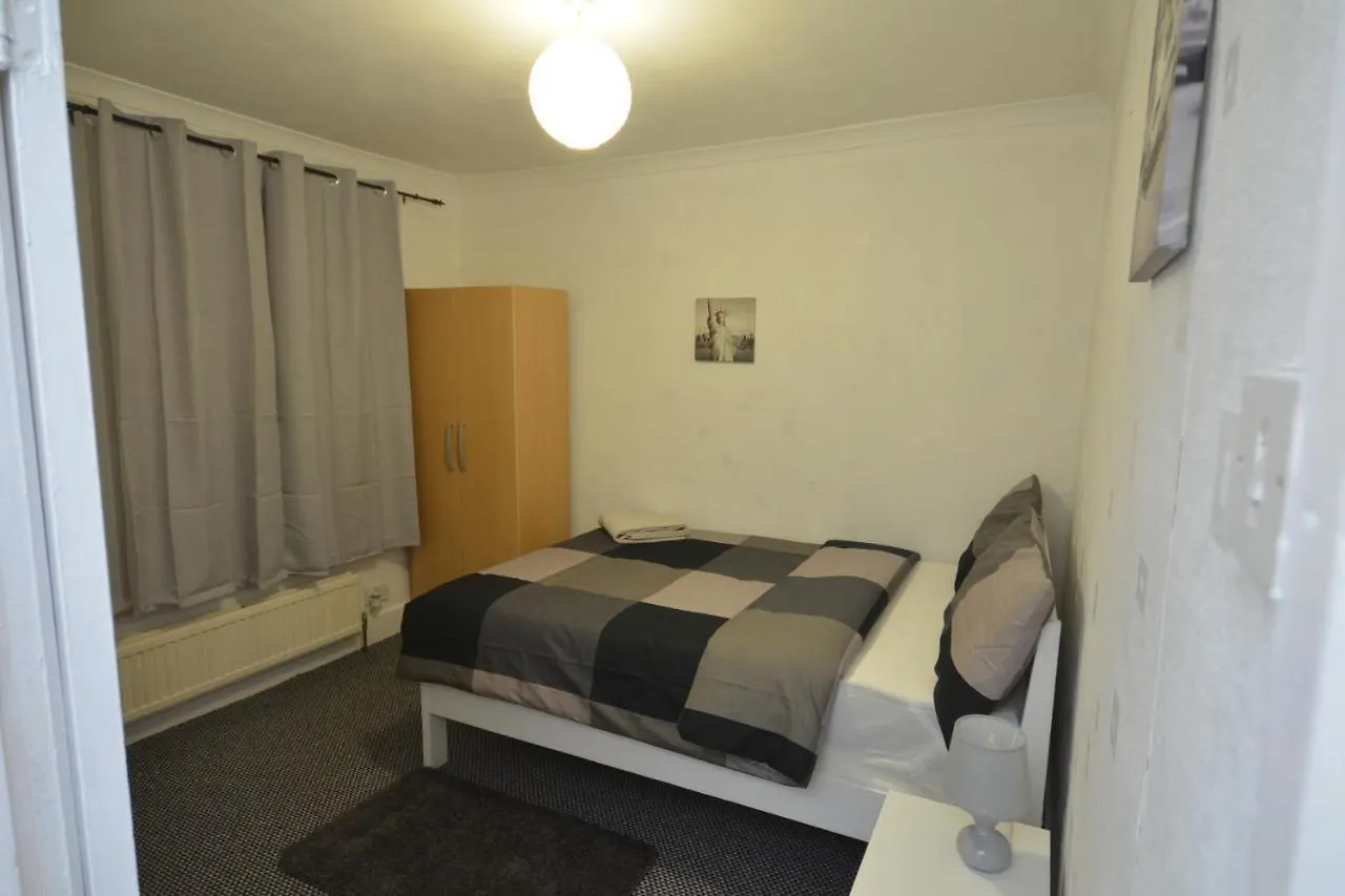 Lovely 3 Bedroom House Near Barking Station Holiday home Barking (Greater London)