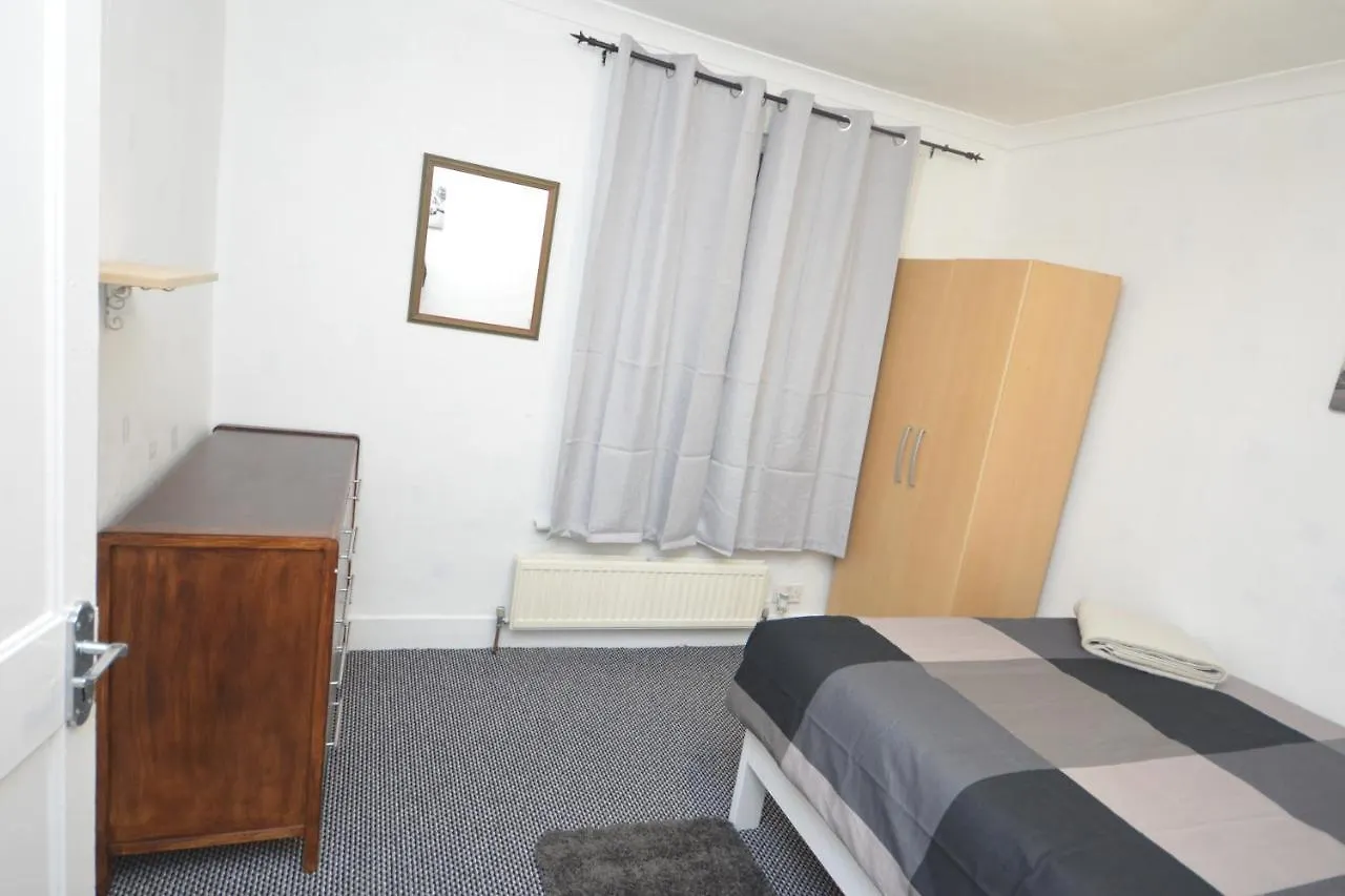 Lovely 3 Bedroom House Near Barking Station United Kingdom