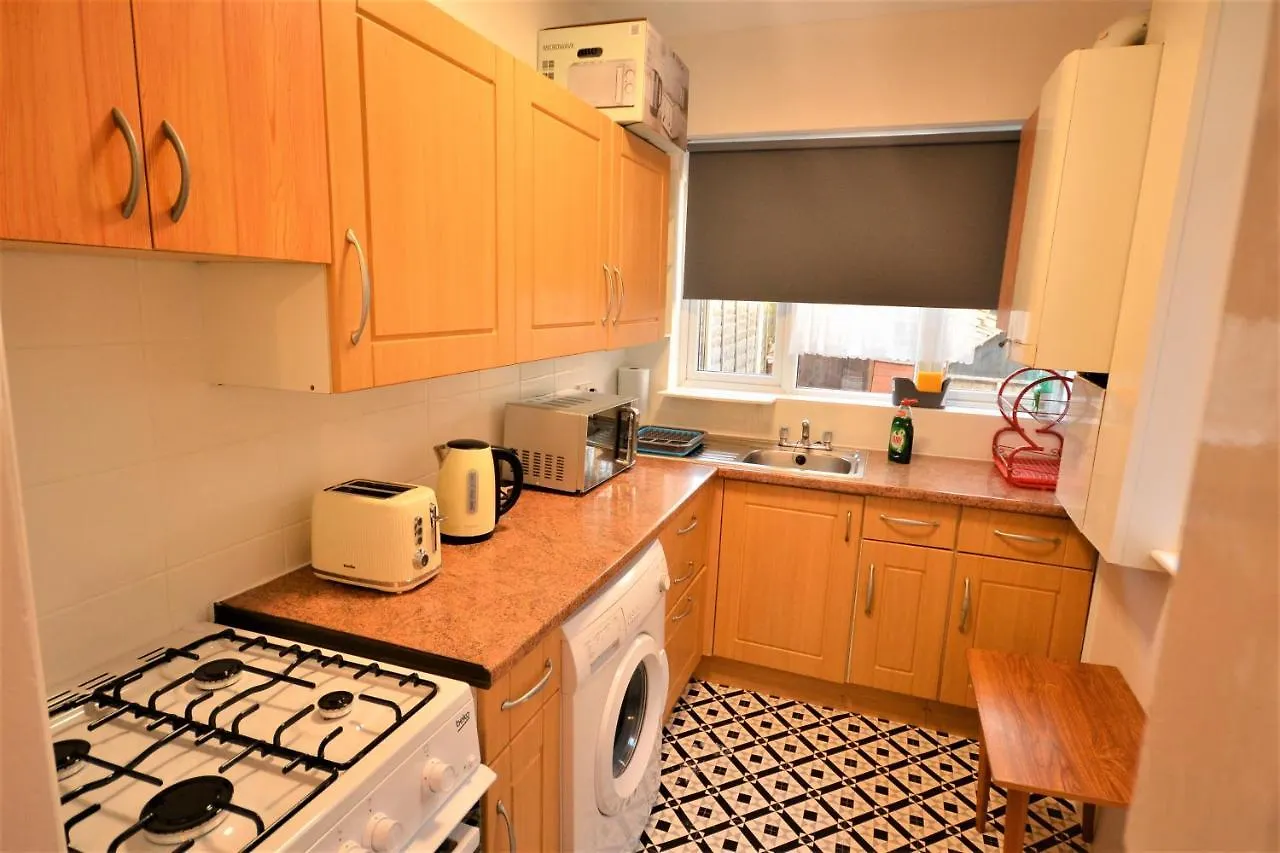 Holiday home Lovely 3 Bedroom House Near Barking Station