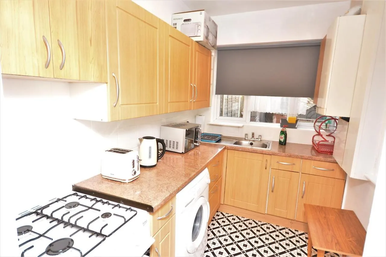 Lovely 3 Bedroom House Near Barking Station United Kingdom